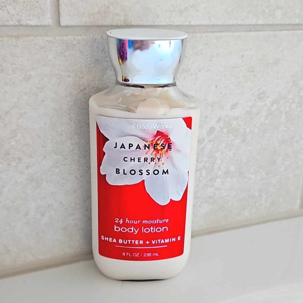 NBU Bath & Body Works Japanese Cherry Blossom 24 Hr Moisture Body Lotion
